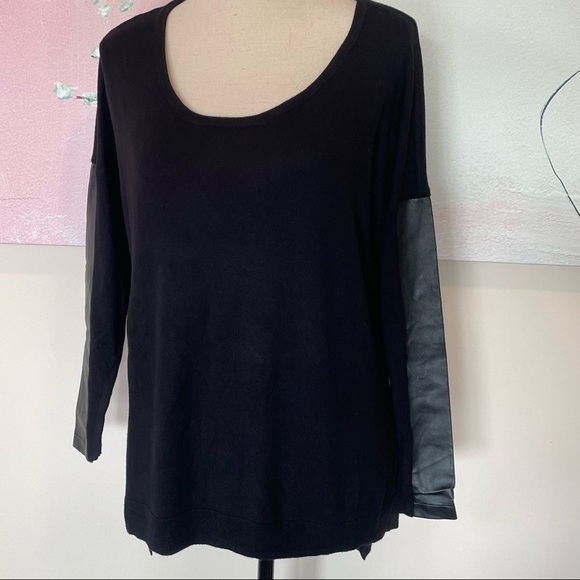 Torrid FAUX LEATHER SLEEVE SWEATER Black Pullover Long Sleeve Sz 0 (large) - Picture 2 of 11